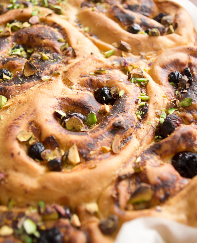 Brioche roulée à la ricotta, pistaches et aux fruits secs