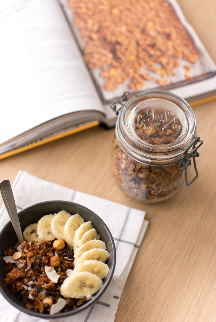 Petit-déjeuner équilibré : le granola fait-maison au miel, mangues séchées et noix