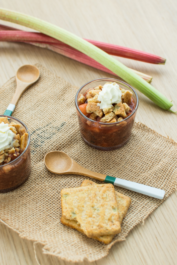 Recette d'une compote de rhubarbe et framboise, accompagné de son crumble à l'Angélique