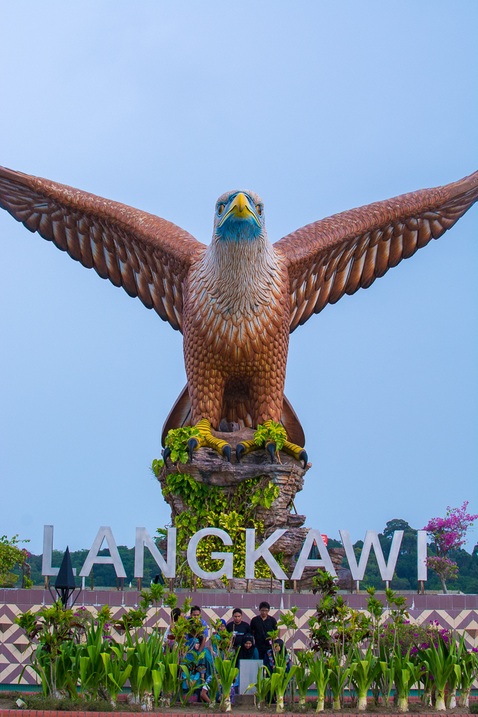 Le monument le plus kitsch de Langkawi - l'aigle de Johnny