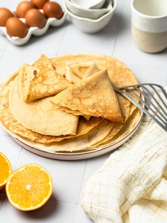 Crêpes sans lactose à la fleur d'oranger - recette facile à économique