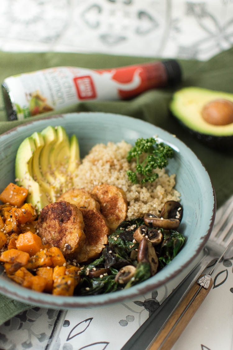 assiette-complete-buddha-bowl-quinoa-butternut-avocat-kale-champignons