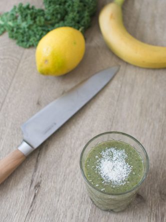 Smoothie à l'eau de coco, idéal pour la récupération sportive