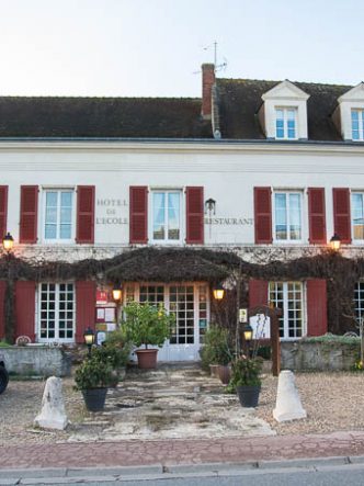 Devanture de l'Auberge de l'Ecole à Pontlevoy