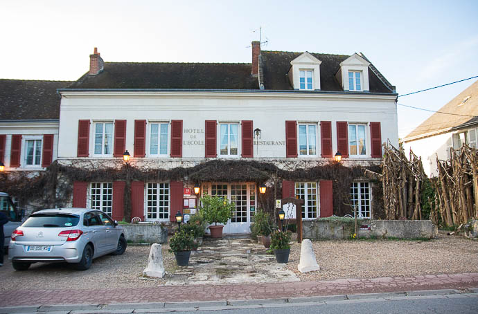 Devanture de l'Auberge de l'Ecole à Pontlevoy