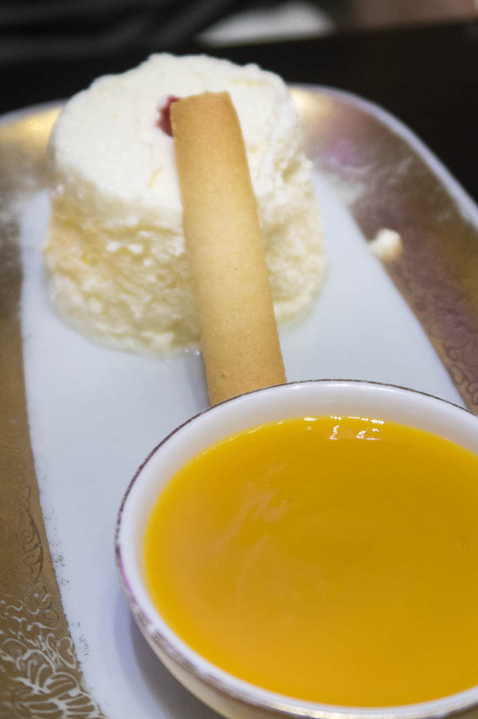 cremet-anjou-fromage-blanc-creme-fraiche-coulis-mangue-thailinde-restaurant-angers