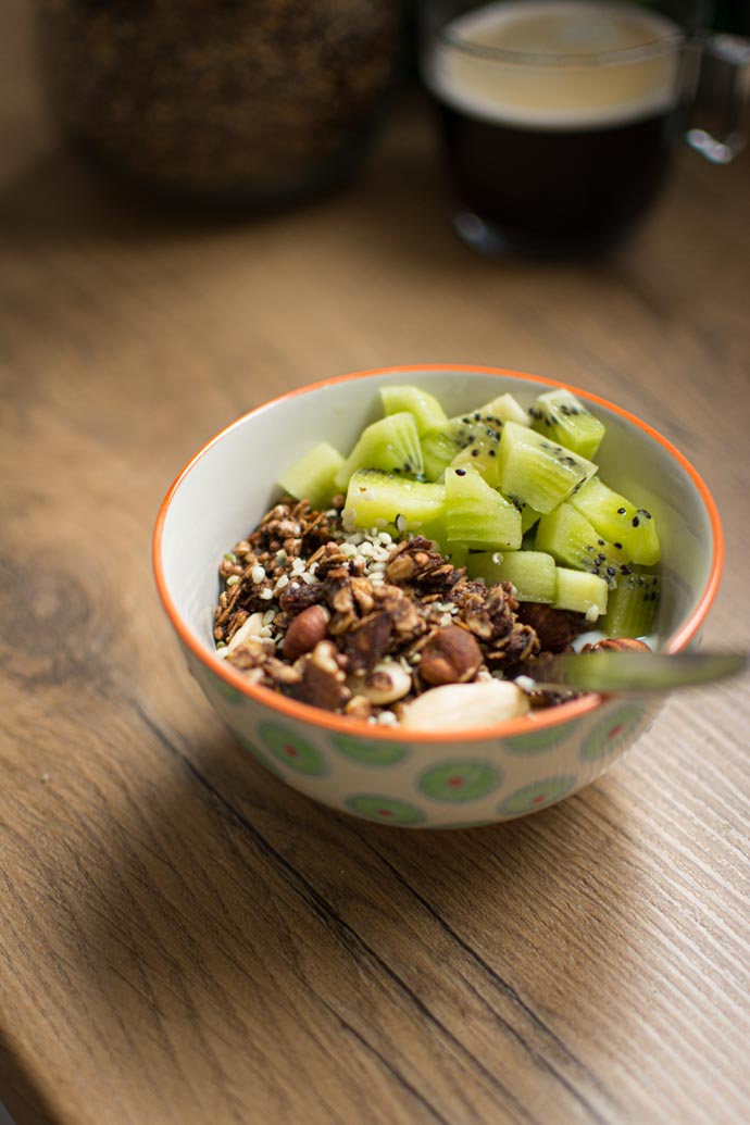 Recette de granola au cacao, chanvre et noisettes - recette de petit-déjeuner