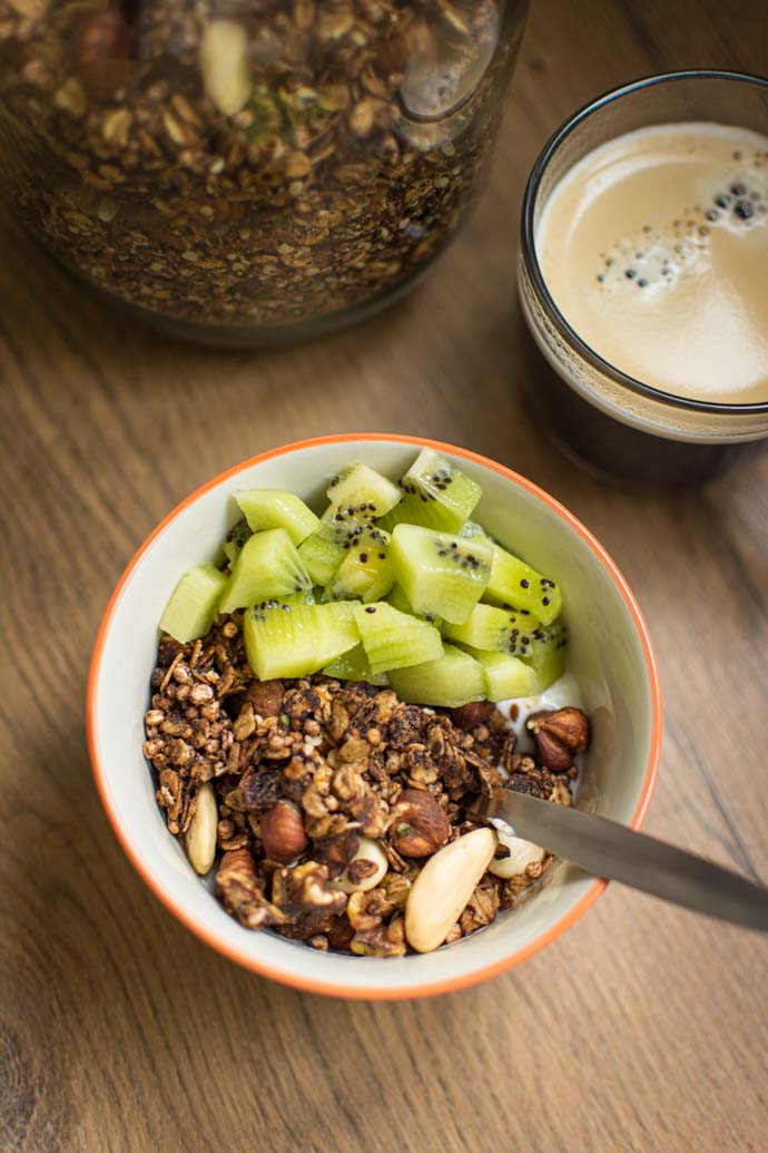 Recette de granola au cacao, chanvre et noisettes - recette de petit-déjeuner sans lactose