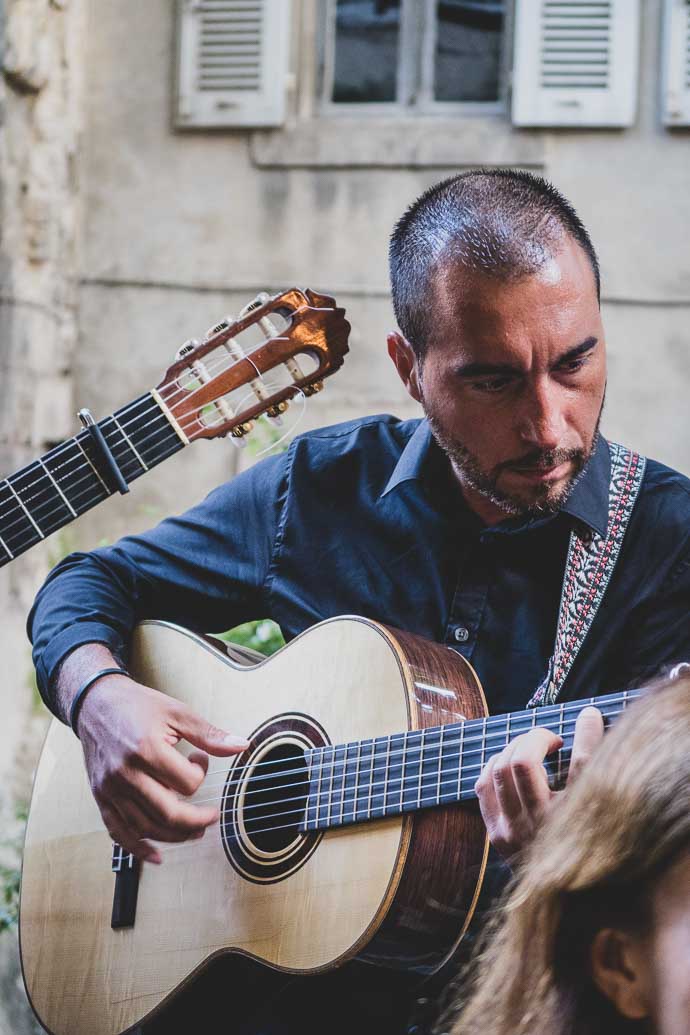 Groupe de musique manoushe à Arles - Paysans de Rougeline