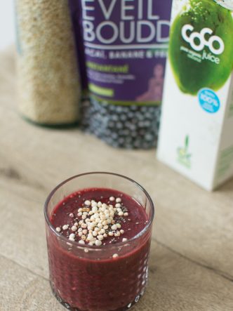 Recette de smoothie rouge aux superfoods coco, quinoa, açaï