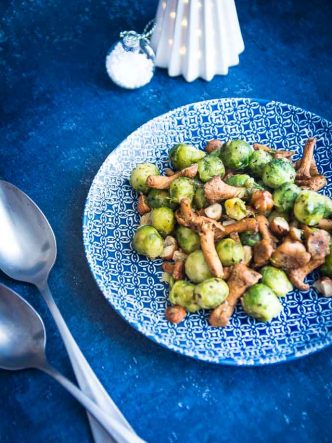 Poêlée de choux de Bruxelles, girolles et noisettes