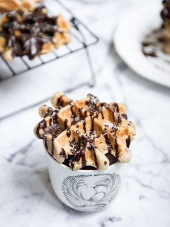 Gaufres liégeoises délicieuses à accompagner d'un bon chocolat chaud sans lactose