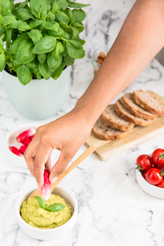 De bons légumes, des tartinables rafraîchissants et de bons cocktails... voilà vos ingrédients pour un apéritif réussi