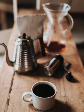 Filtration lente, à pression, à froid, il existe un éventail de possibilités pour déguster une bonne tasse de café