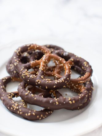 Cadeaux gourmand : recette des bretzels au chocolat noir et sel de Guérande