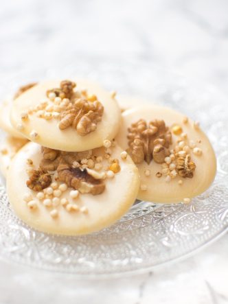 Mendiants au chocolat blanc et à la liqueur de menthe