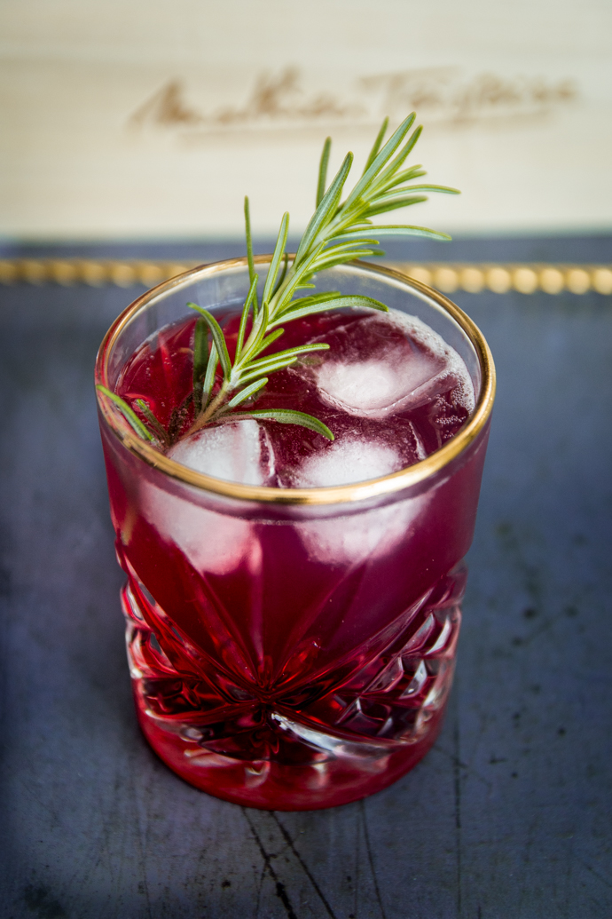 Cocktail cerise, génépi et tonic