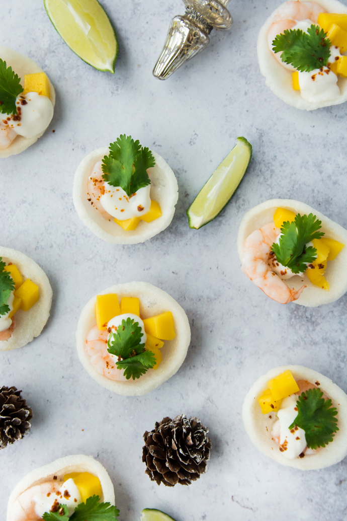 Recette apéritive pour Noël - canapés de crevettes, mangue citronnée et yaourt