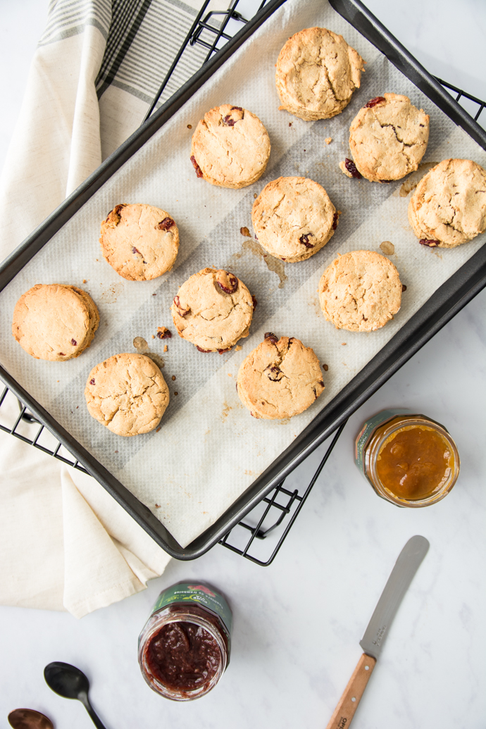 Scones aux cranberries pour le petit-déjeuner - recette facile et pas chère