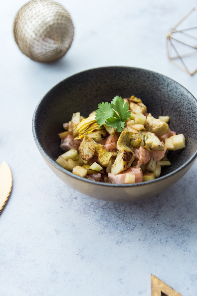 Tartare de truite fumée façon gravelax, coeur d'artichaut et pomme