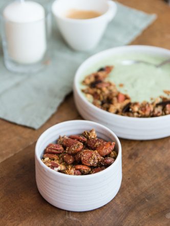 Recette de petit-déjeuner sans gluten et sans lactose - granola au miel et noix