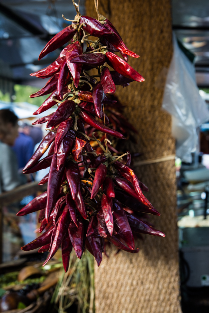 Botte de Piment Rouge sur le Marché de fruits et légumes d'Arles