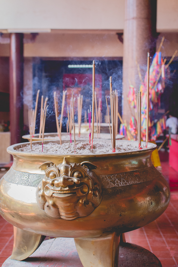 Encens de prière, Kek Lok Si Temple, Penang, Malaisie