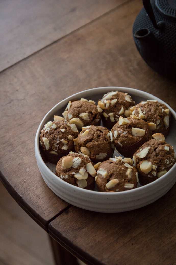 Muffins au caramel de coco et noix de macadamia