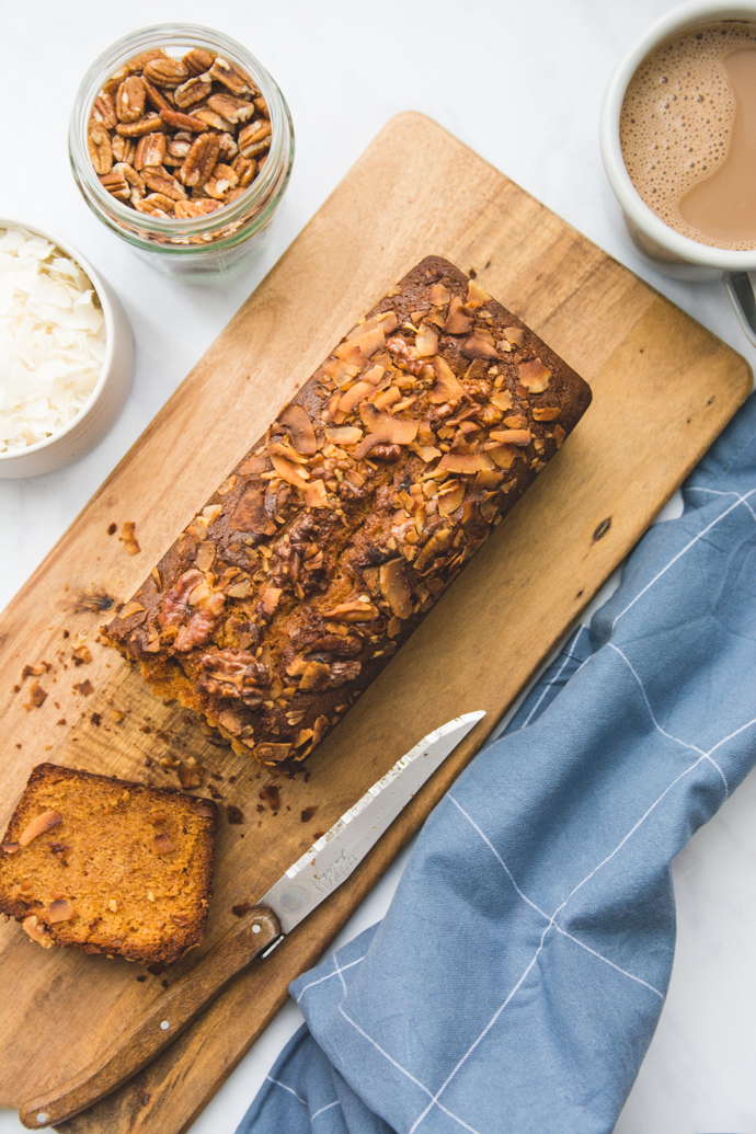 Recette simple et rapide de cake au chocolat blond - Dulcey, noix et coco