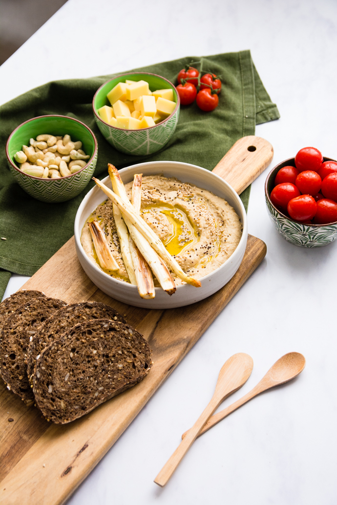 Mezze levantin - le houmous pois chiches, asperges blanches et tahini