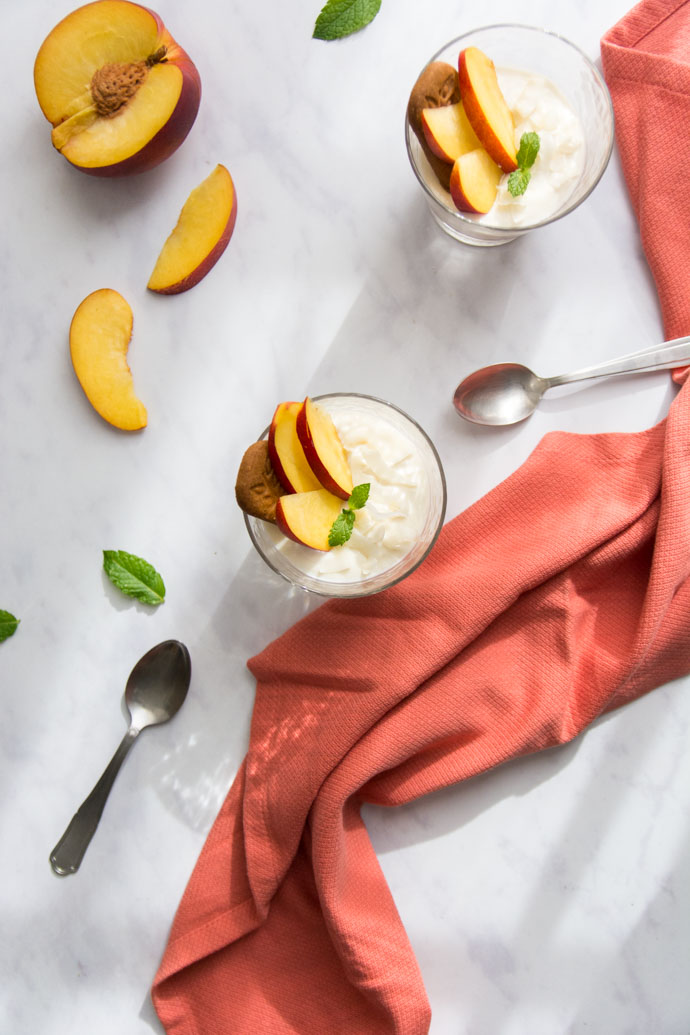 Dessert crémeux à la ricotta, nectarines, noix de coco et spéculoos