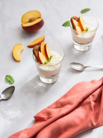 Verrine crémeuse à la ricotta, nectarines, noix de coco et spéculoos