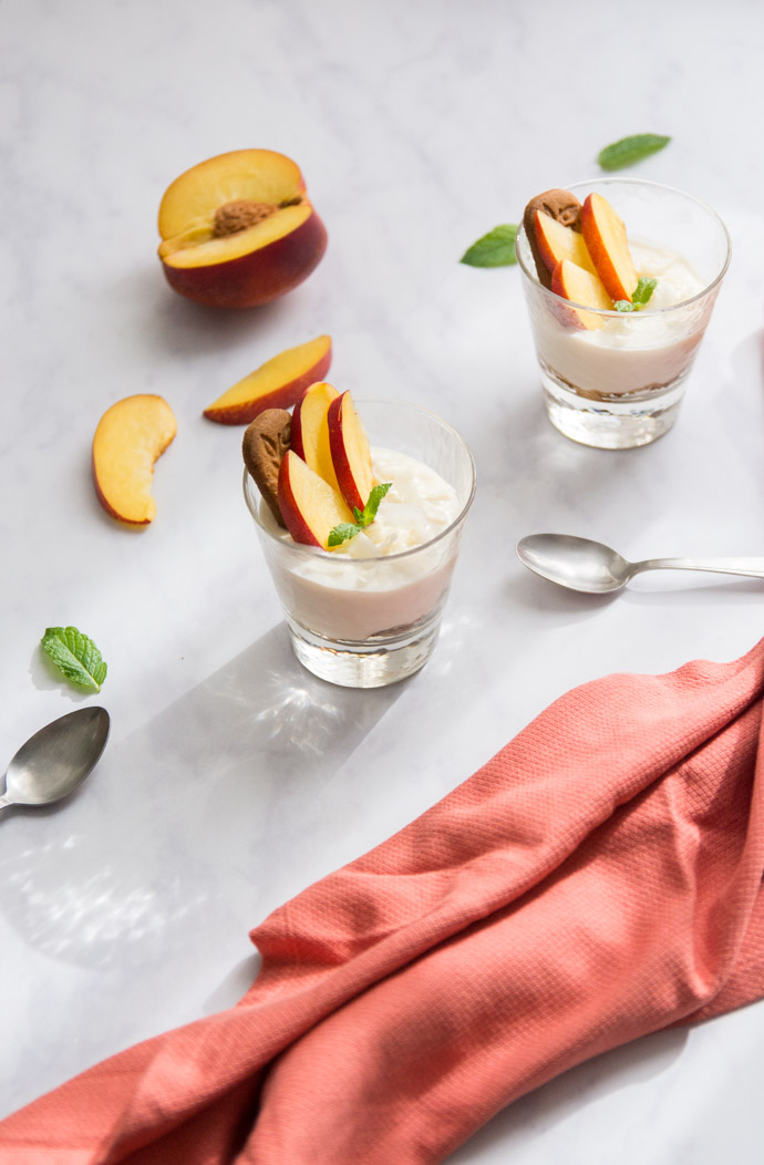 Verrine crémeuse à la ricotta, nectarines, noix de coco et spéculoos