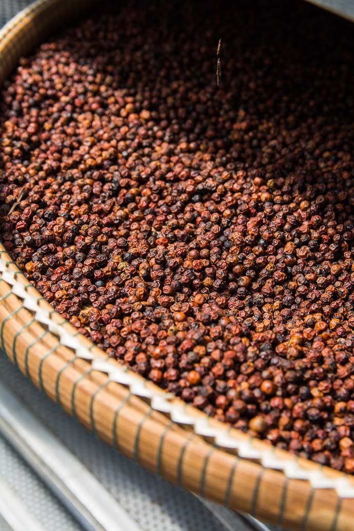 Poivre rouge en cours de séchange au Cambodge