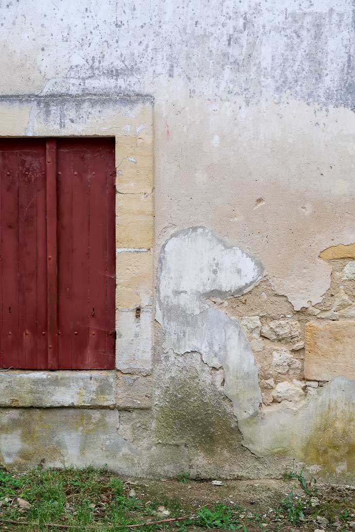 Porte rouge à la campagne, Montravel, Bergerac