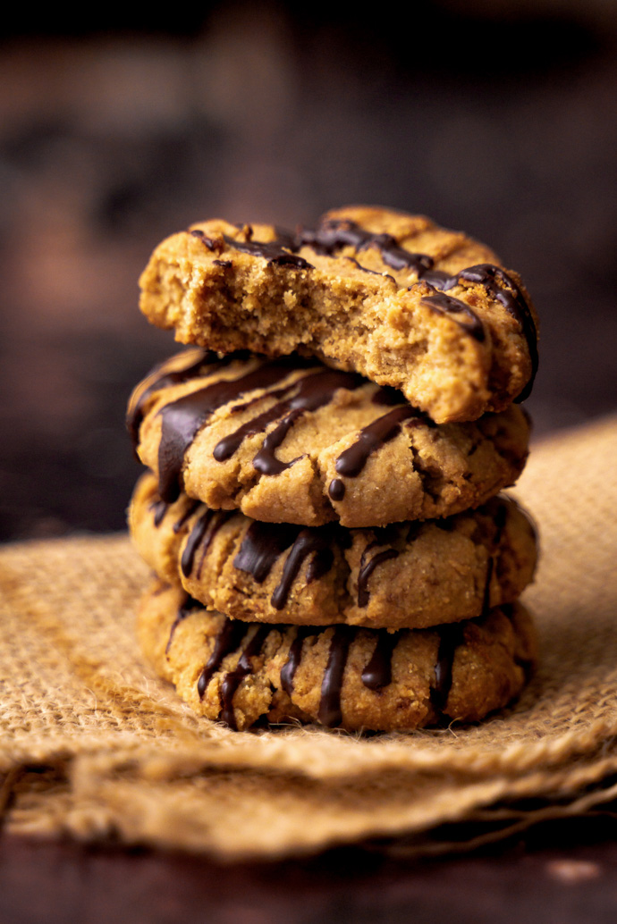 Biscuits au beurre de cacahuètes, nappés de chocolat noir