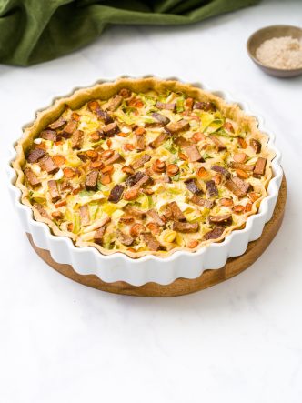 Quiche végétale aux poireaux, carottes et tofu fumé