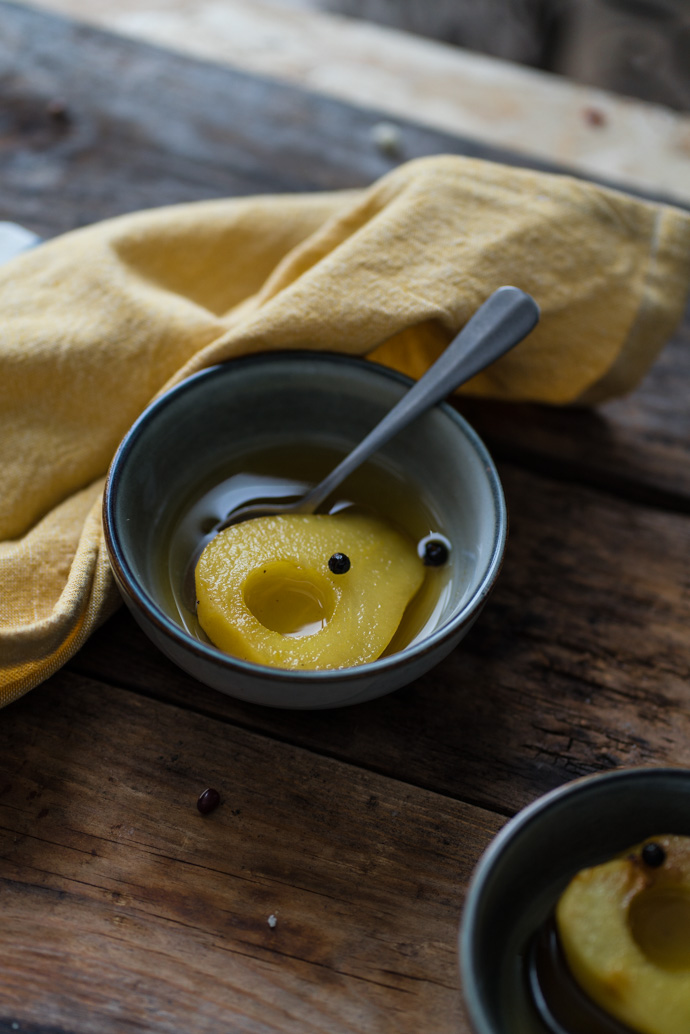 Recette de poires pochées aux épices - sans lactose, sans gluten et végétarien