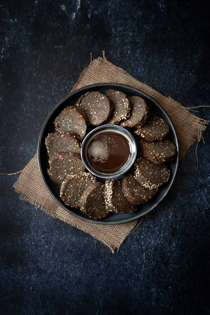 Biscuits sablés au sésame noir - recette facile, sans lactose, sans oeufs, vegan