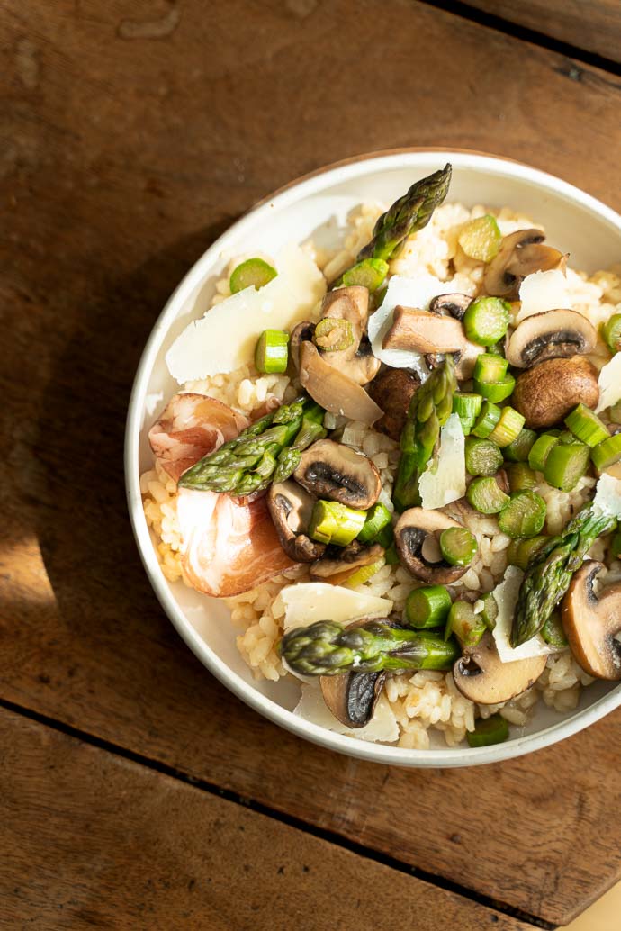 Risotto d'asperges, coppa et champignons