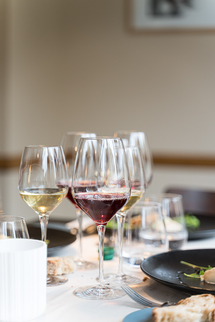 Dégustation des vins du Domaine Fumey-Chatelain au restaurant le Bistronome, à Arbois.