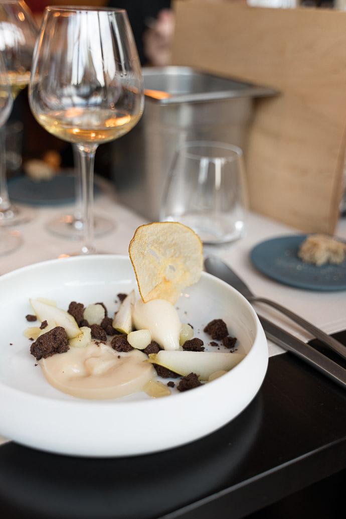 Restaurant le Bistronome à Arbois, Jura - Dessert autour du chocolat et de la poire - Savagnin Pièce Rose 2016 Domaine Fumey-Chatelain