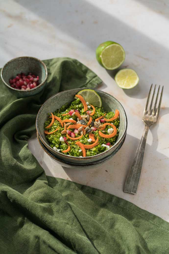 Comment faire un taboulé sans gluten ? Découvrez le taboulé de brocoli, grenade, feta et carotte !