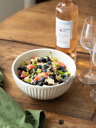 Recette fraîcheur - salade de quinoa, tomates, feta, myrtilles