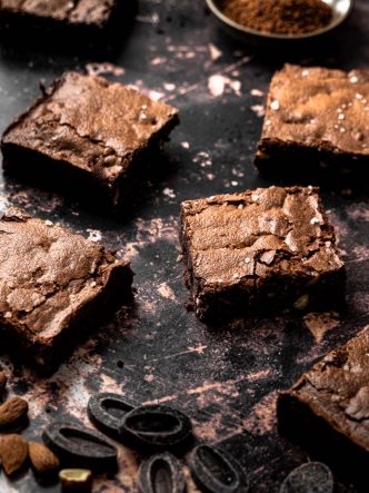 Brownies au chocolat noir, fondant et riche en chocolat - recette sans lactose