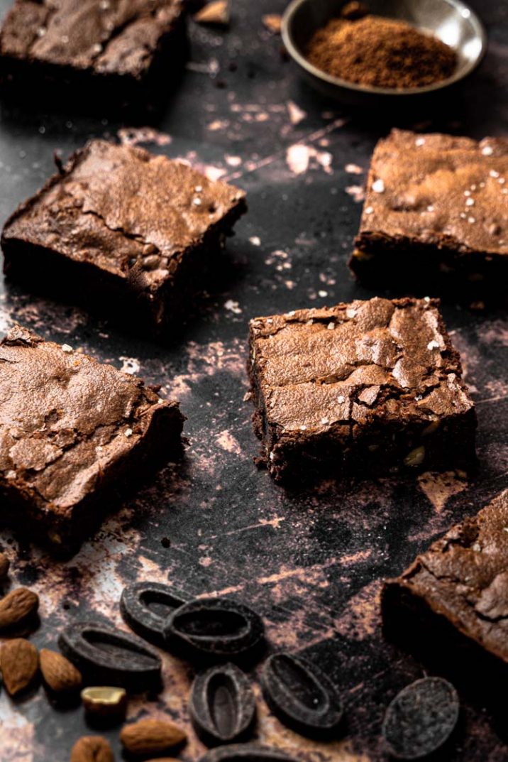 Brownies au chocolat noir, fondant et riche en chocolat - recette sans lactose