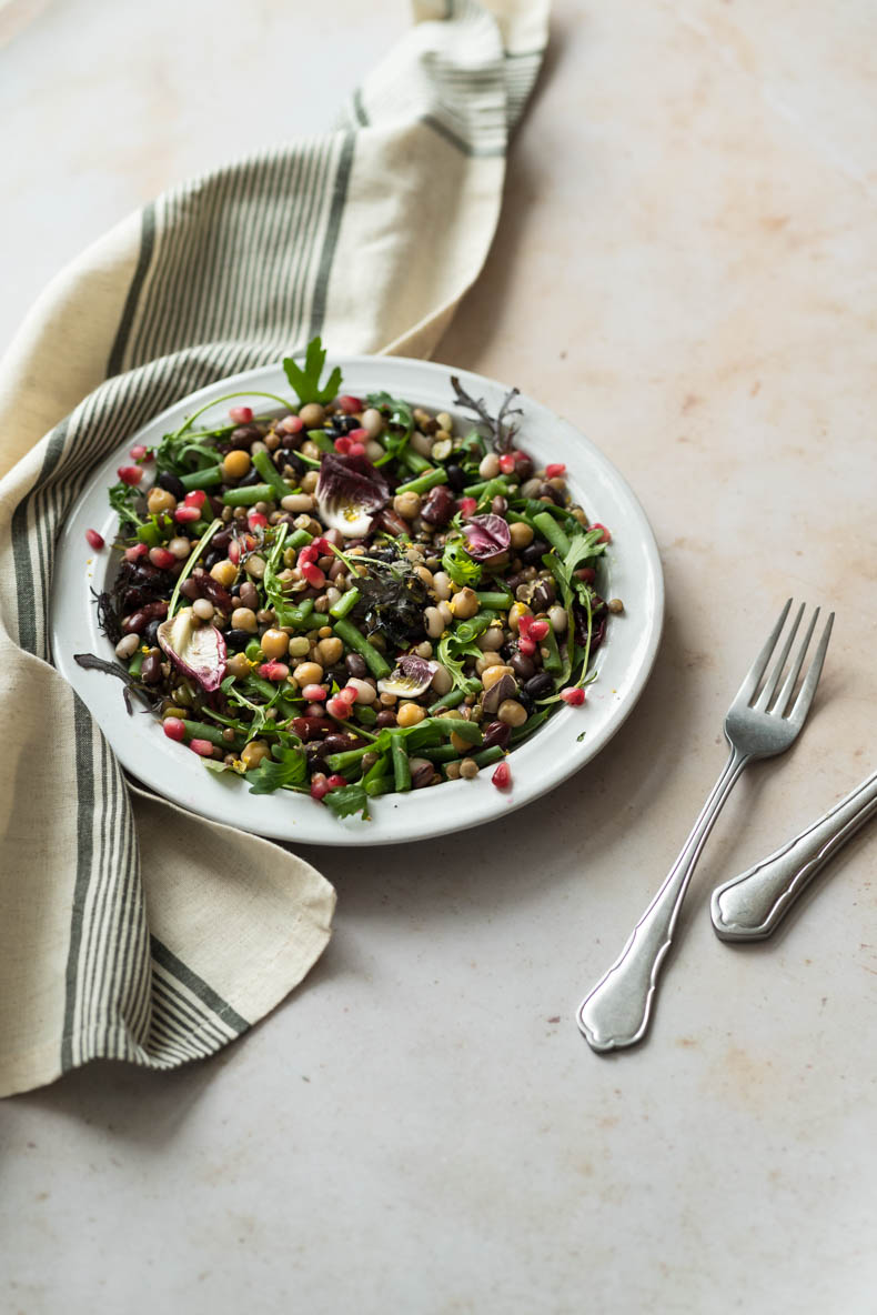 Salade d'hiver aux légumineuses et haricots verts croquants - sans lactose, végan, végétarien