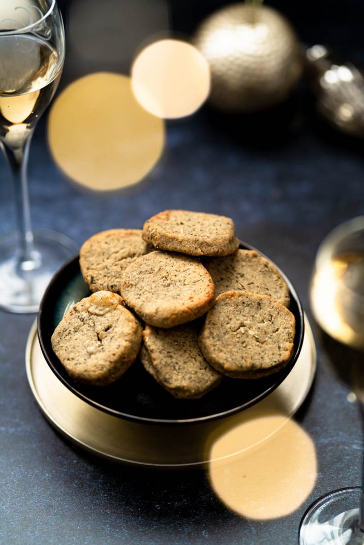 Sablés au fromage pour l'apéritif - Comté et Herbes de Provence pour un maximum de goût.