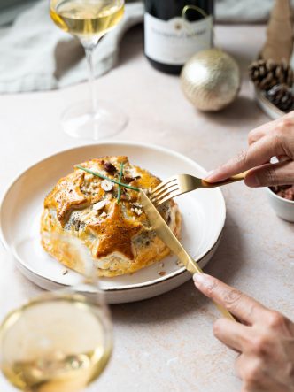 Faire son camembert feuilleté au chutney de coings maison - recette de Noël