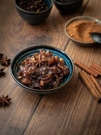 Faire son confit d'oignons aux épices, recette facile et sans lactose ni gluten